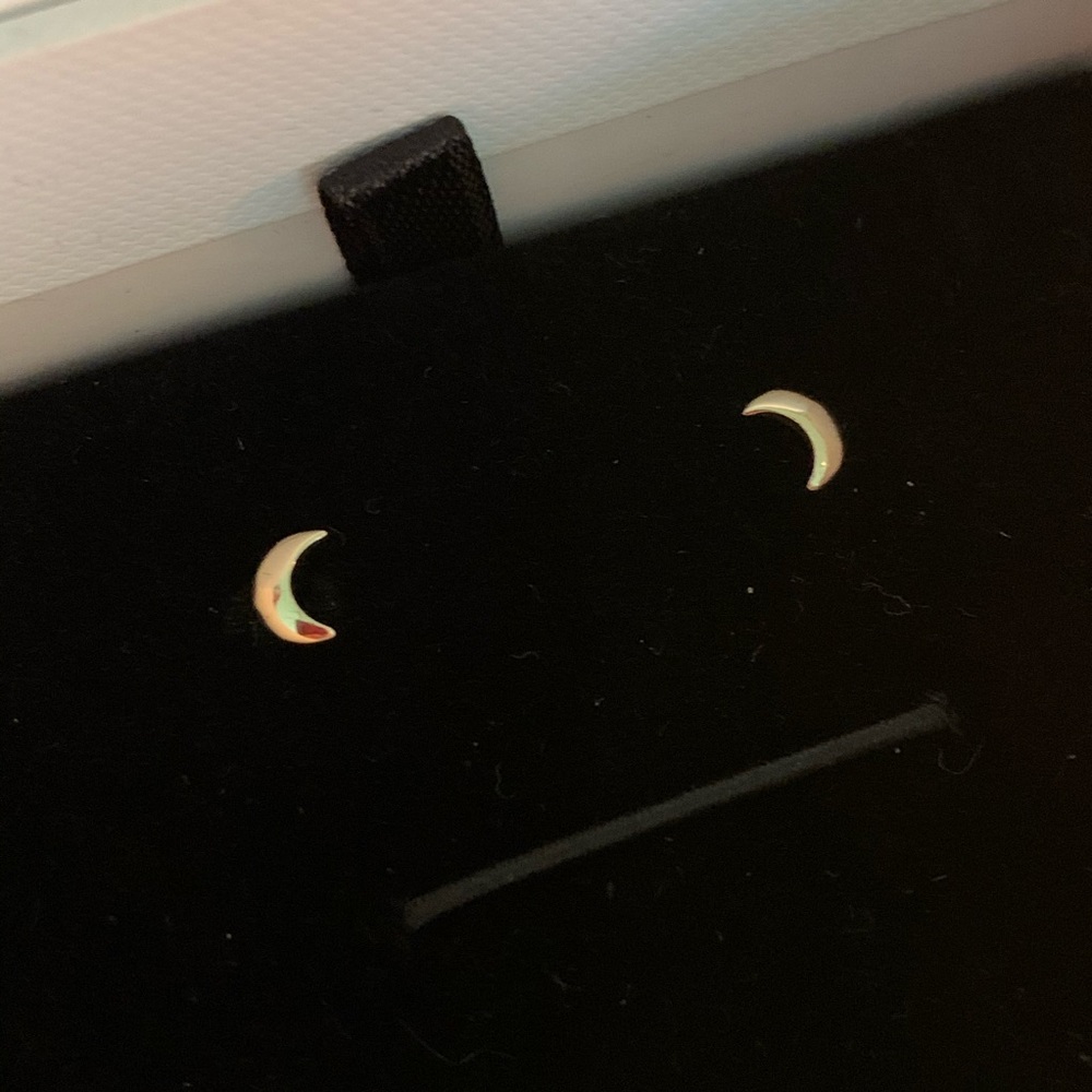 Mejuri Crecent Moon | 14k solid gold stud earrings